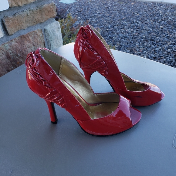 Shoes - Picture 1 of 8